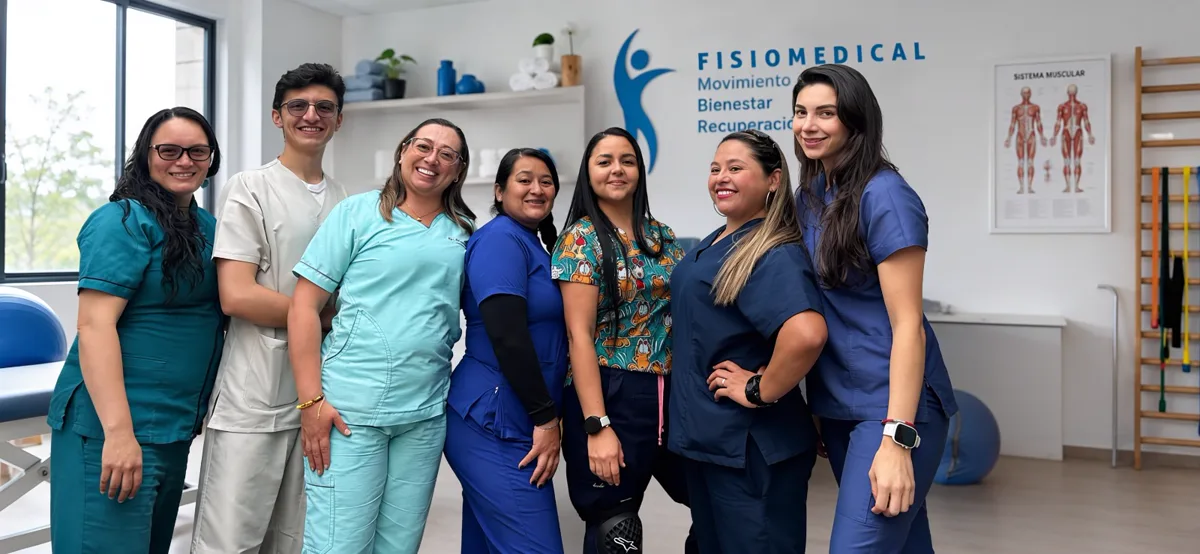 Equipo de rehabilitación de Fisiomedical Center en Bogotá